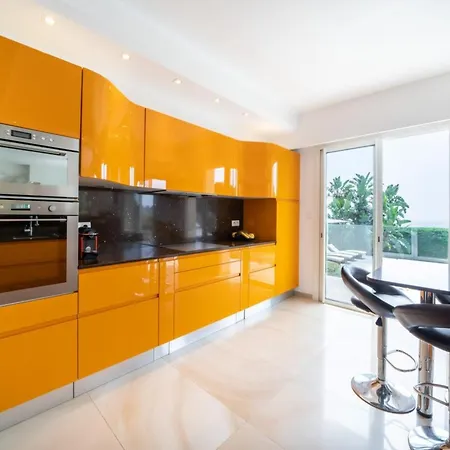 Stunning With Sea View In