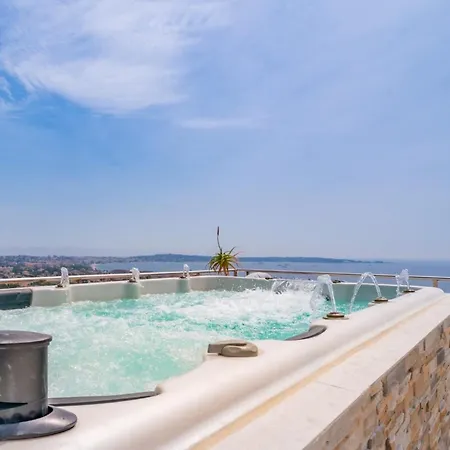 Stunning With Sea View In Vallauris *