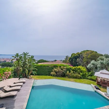 Stunning With Sea View In Vallauris *