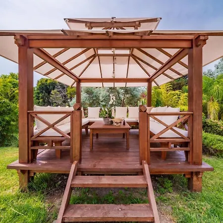 Villa Stunning With Sea View In Vallauris *