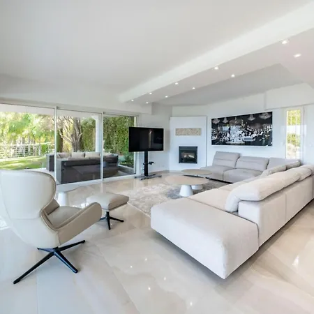 Villa Stunning With Sea View In Vallauris *