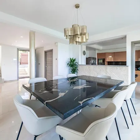 Villa Stunning With Sea View In Vallauris