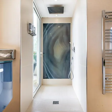 Villa Stunning With Sea View In Vallauris Golfe-Juan